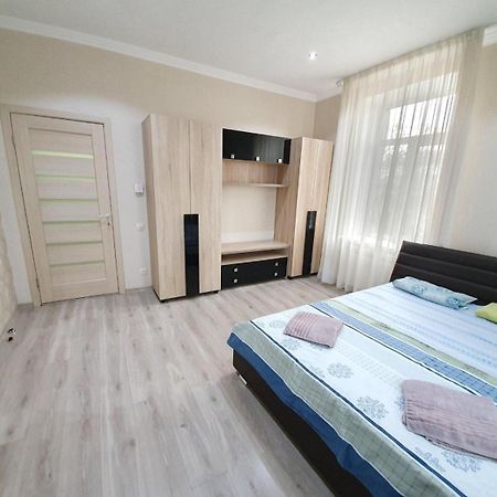 Tourist Home At Stefan Cel Mare With 2 Rooms Chisinau Luaran gambar