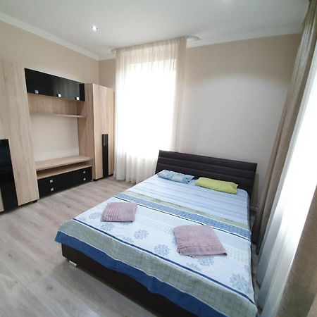 Tourist Home At Stefan Cel Mare With 2 Rooms Chisinau Luaran gambar