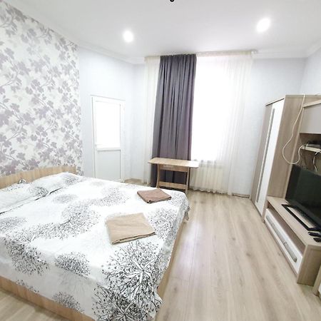 Tourist Home At Stefan Cel Mare With 2 Rooms Chisinau Luaran gambar